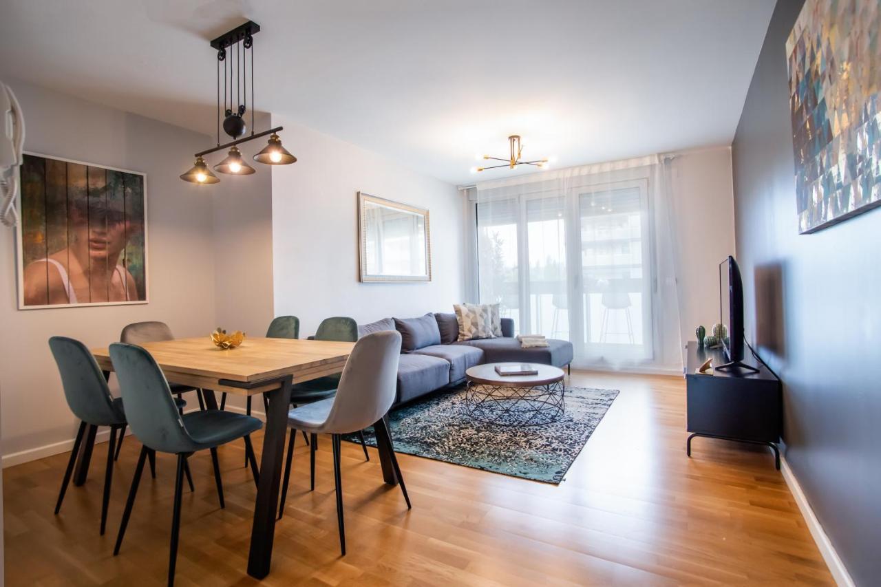 Tendency Apartments Forum Сант Адриа де Бесос Екстериор снимка