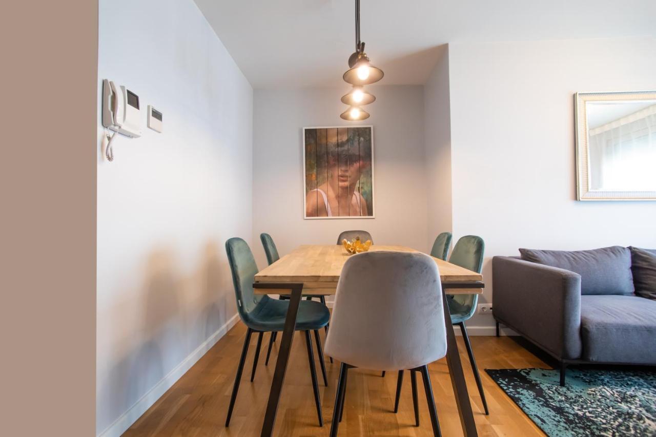 Tendency Apartments Forum Сант Адриа де Бесос Екстериор снимка