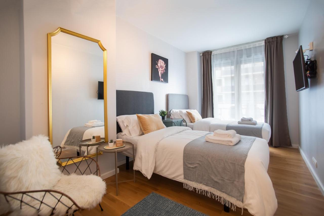 Tendency Apartments Forum Сант Адриа де Бесос Екстериор снимка