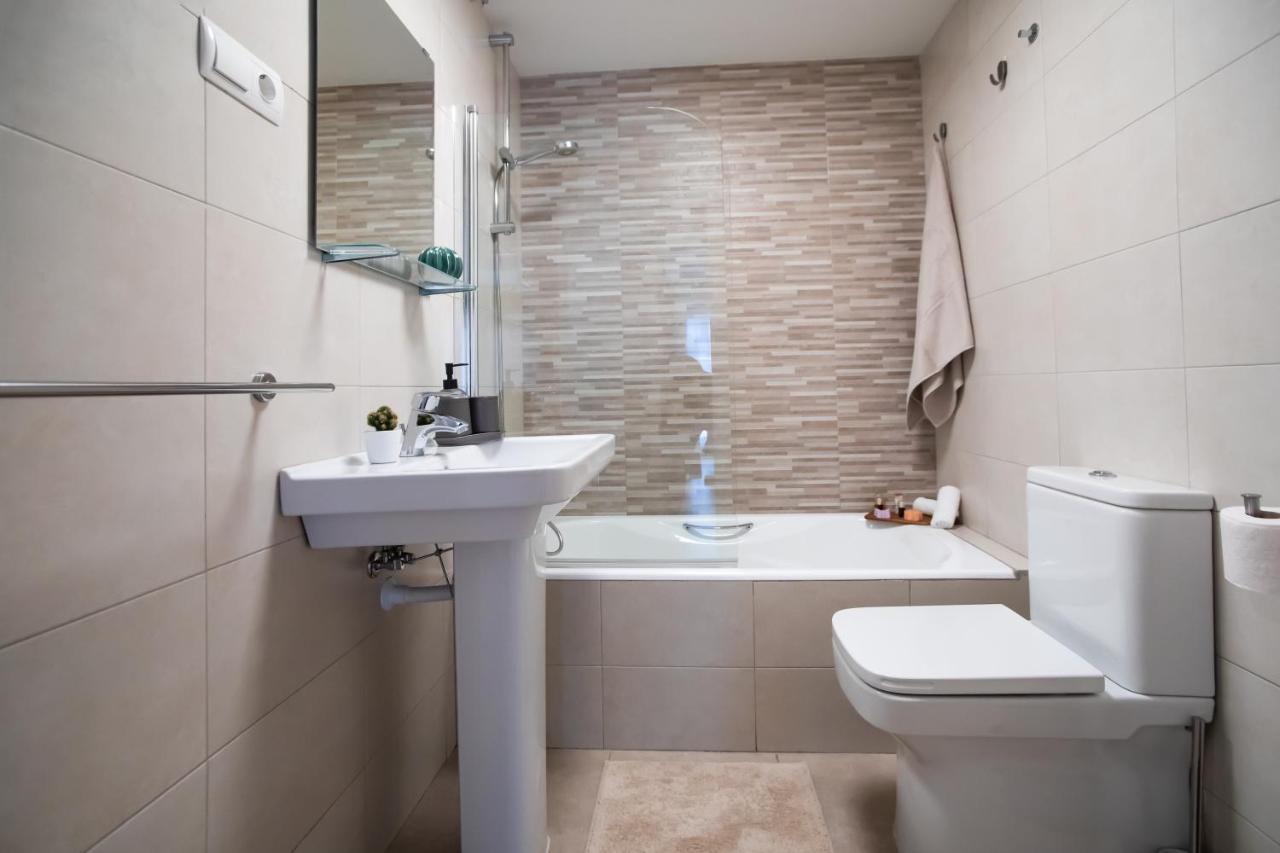 Tendency Apartments Forum Сант Адриа де Бесос Екстериор снимка